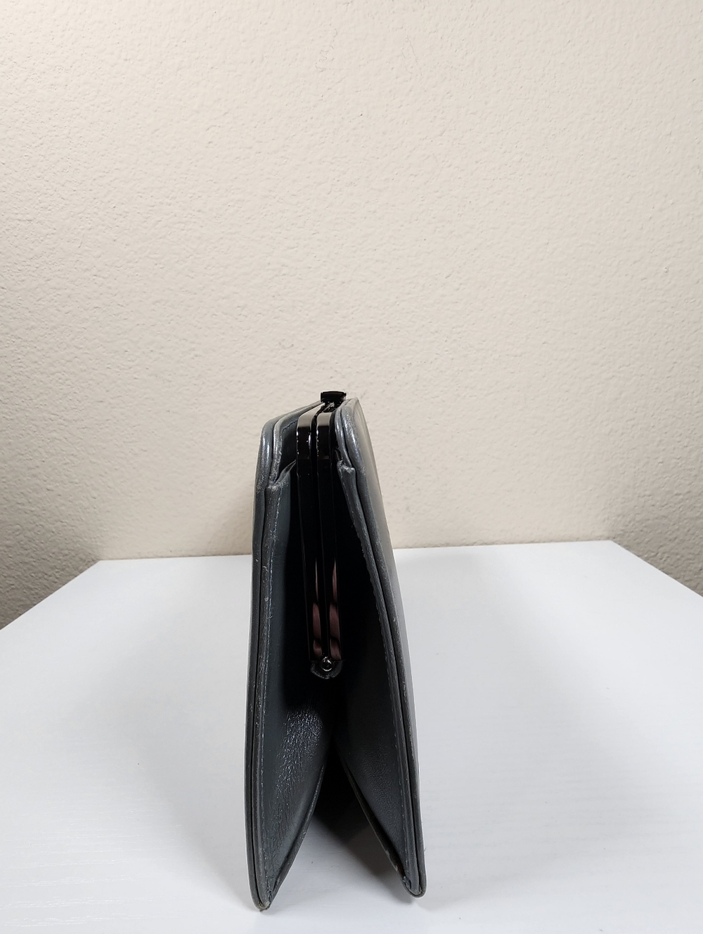 Vintage Coach Pearlized Clutch In Gray Nappa Leather - Picture 8 of 12